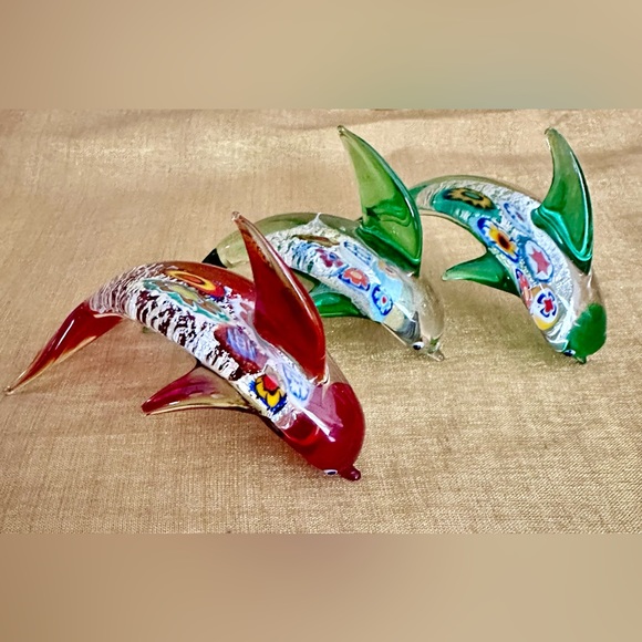 Graziosa Figurina In Vetro Multicolore – Delfino Saltatore – Altezza 4,5 Cm – Regalo Decorativo In Scatola